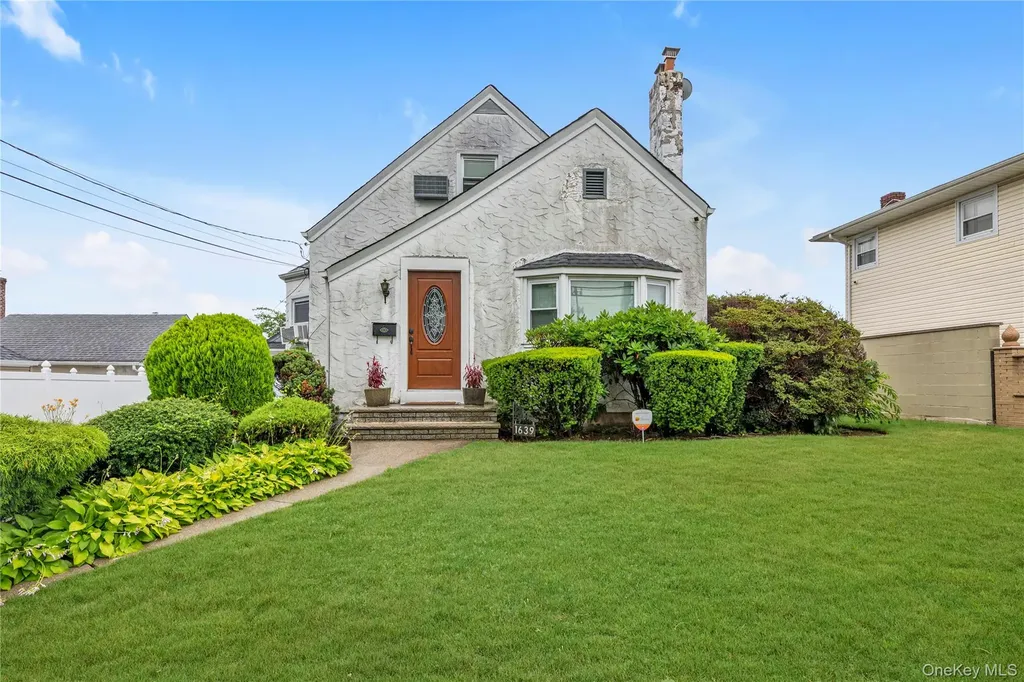 1639 Empire Street Elmont NY 11003