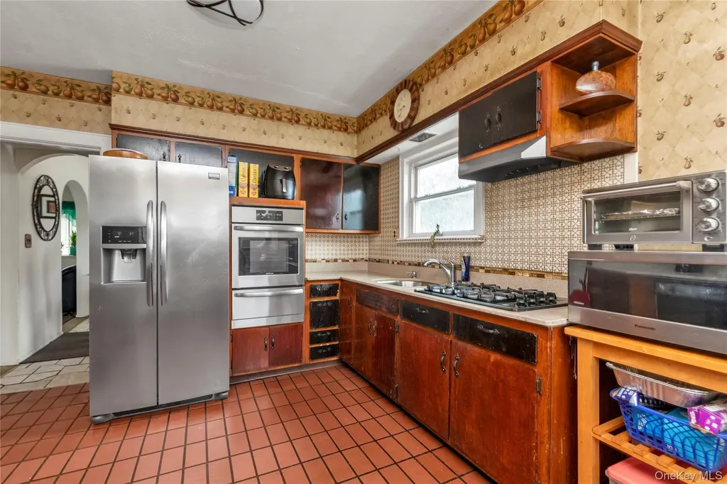 1639 Empire Street Elmont NY 11003