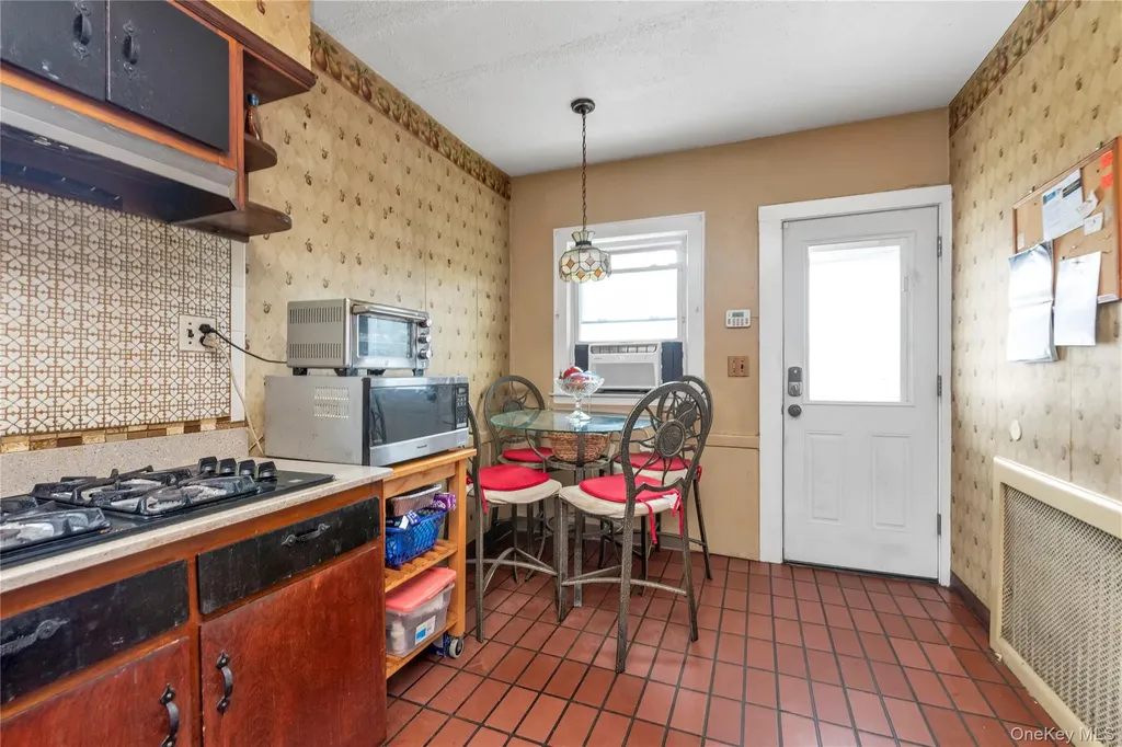 1639 Empire Street Elmont NY 11003