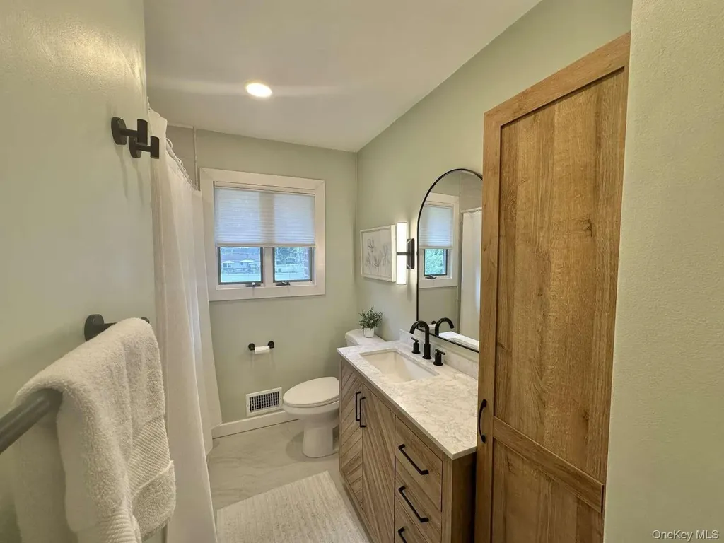 122 Jordan Street Bay Shore NY 11706