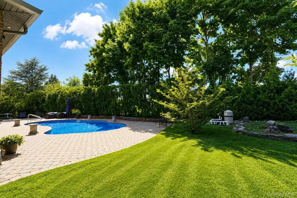 5 Nicolosi Drive Staten Island NY 10312