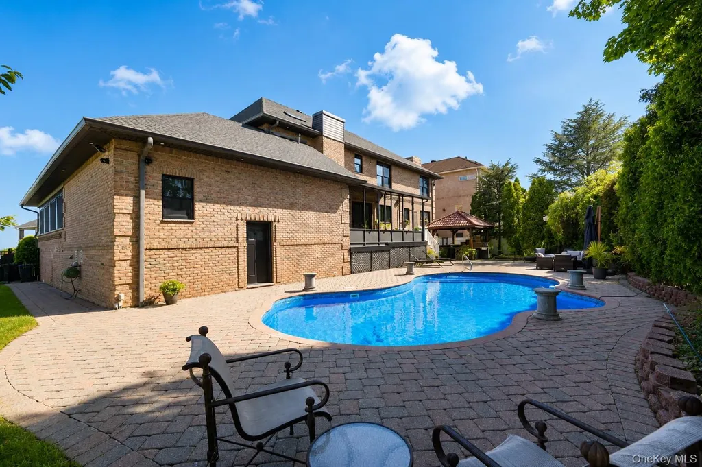 5 Nicolosi Drive Staten Island NY 10312