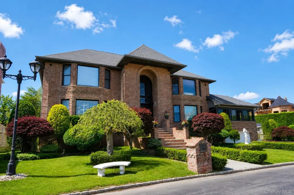 5 Nicolosi Drive Staten Island NY 10312