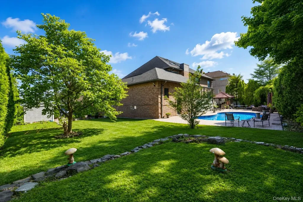 5 Nicolosi Drive Staten Island NY 10312