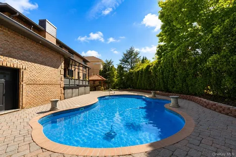 5 Nicolosi Drive Staten Island NY 10312