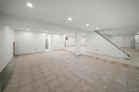 5 Nicolosi Drive Staten Island NY 10312