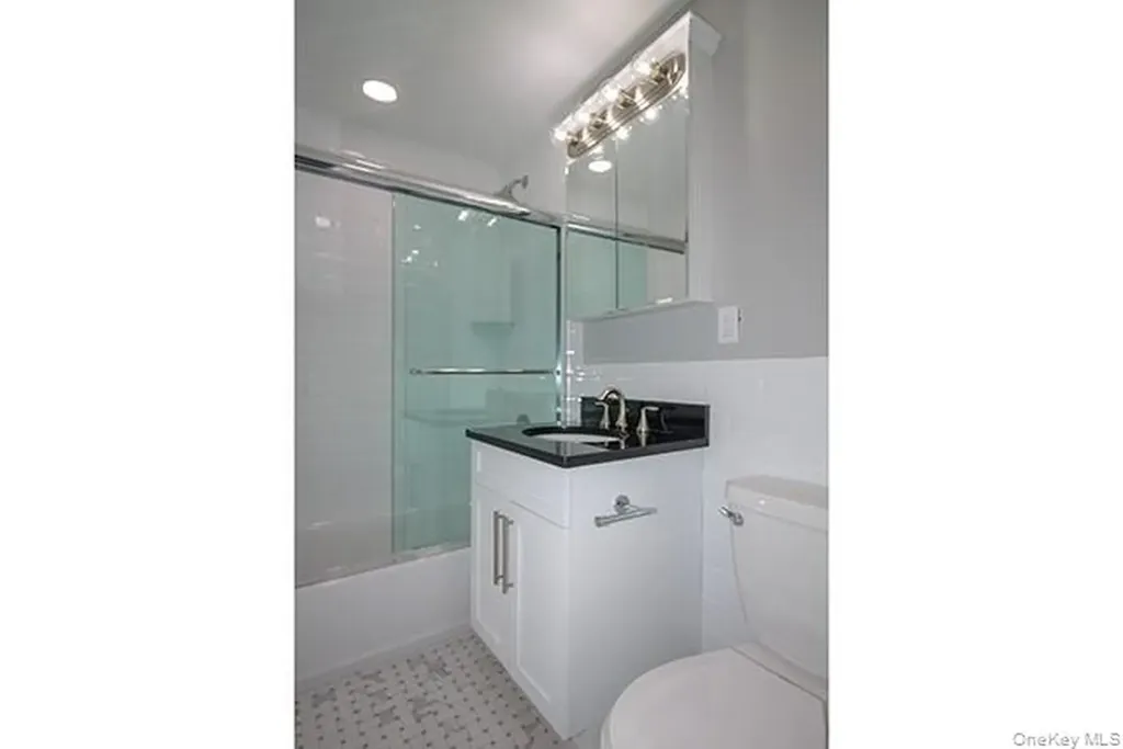 407 East Main Street Bay Shore NY 11706