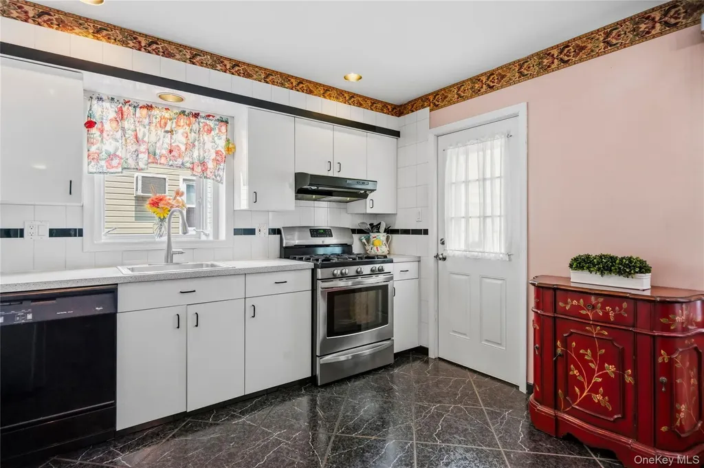 78 Ambrose Avenue Malverne NY 11565