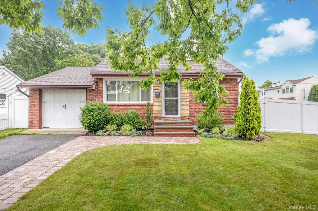192 Sycamore Avenue Bethpage NY 11714