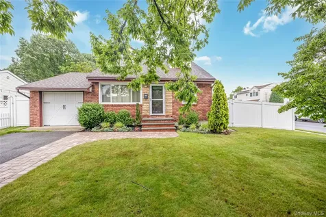 192 Sycamore Avenue Bethpage NY 11714