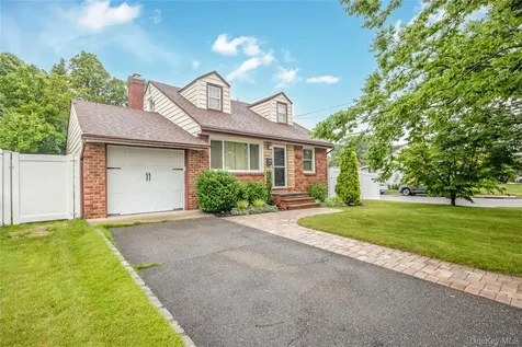 192 Sycamore Avenue Bethpage NY 11714