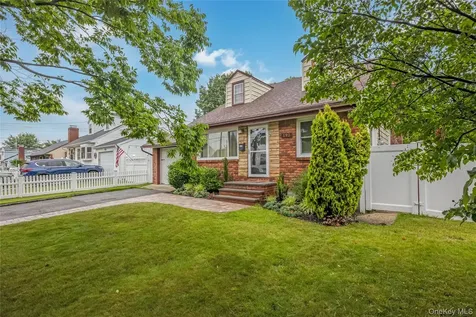 192 Sycamore Avenue Bethpage NY 11714