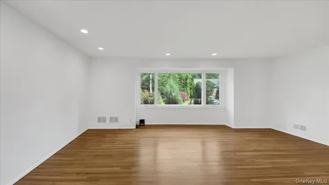 118 Van Etten Boulevard New Rochelle NY 10804