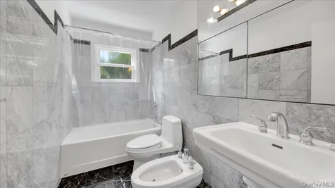 118 Van Etten Boulevard New Rochelle NY 10804