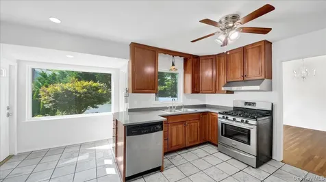 118 Van Etten Boulevard New Rochelle NY 10804
