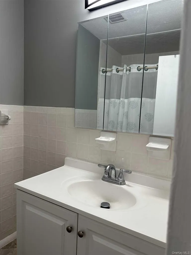 3 Hook Road Hyde Park NY 12601