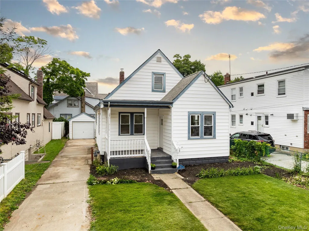 28 Cammerer Avenue East Rockaway NY 11518