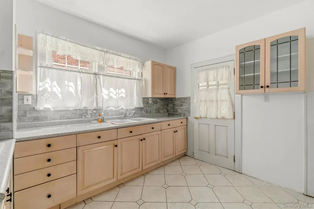 2950 Randall Avenue Bronx NY 10465