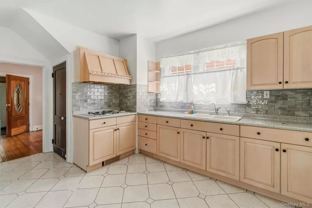 2950 Randall Avenue Bronx NY 10465
