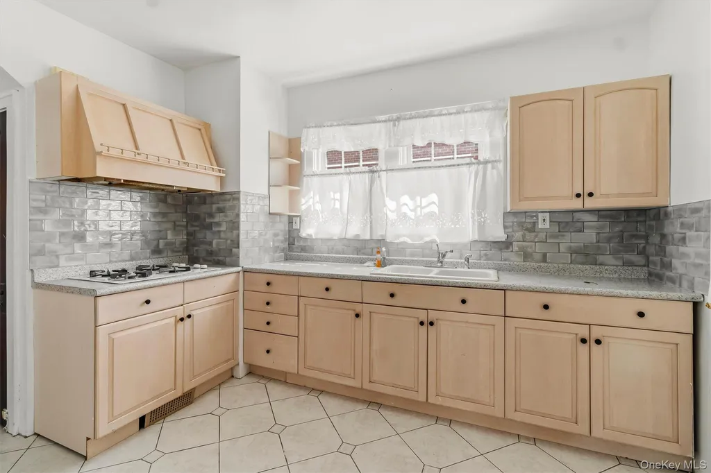 2950 Randall Avenue Bronx NY 10465