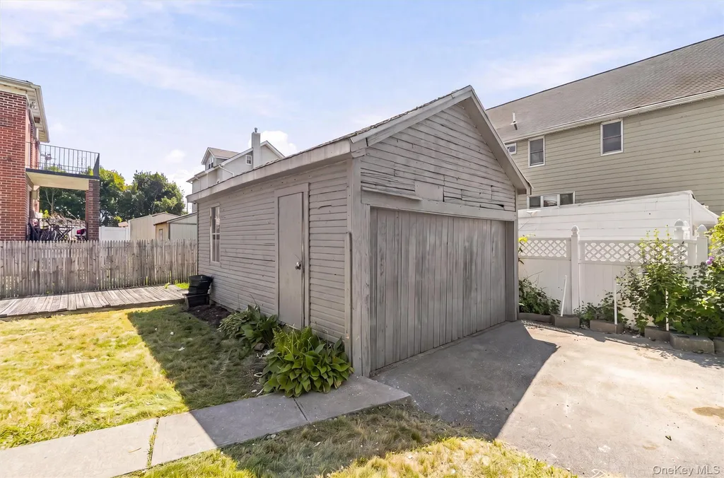 2950 Randall Avenue Bronx NY 10465