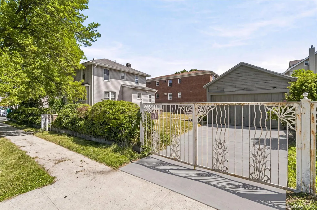 2950 Randall Avenue Bronx NY 10465