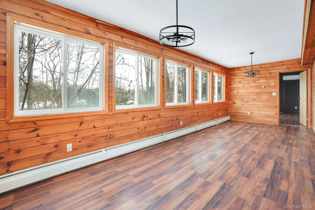 62 Netherwood Plaza Salt Point NY 12578