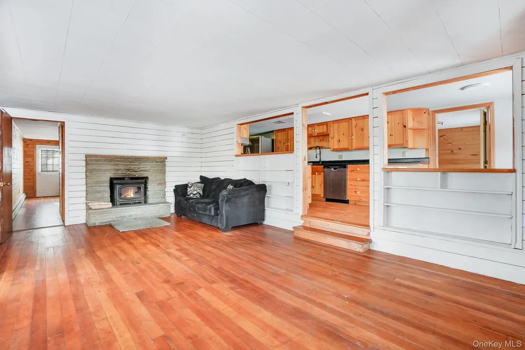 62 Netherwood Plaza Salt Point NY 12578