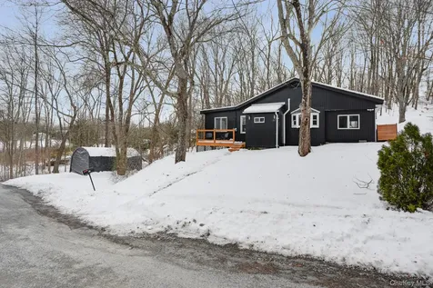 62 Netherwood Plaza Salt Point NY 12578