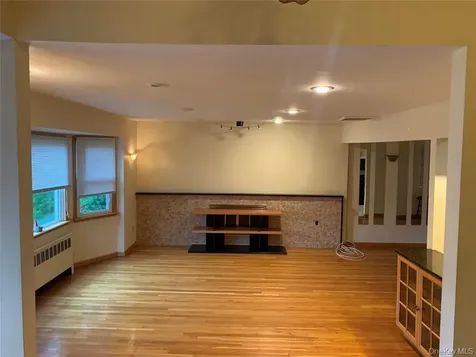2 Stuart Drive Syosset NY 11791