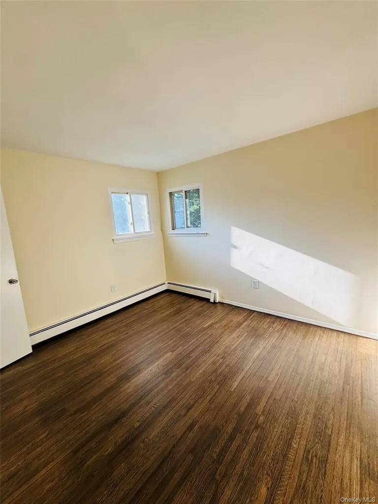 537 Lakeway Drive West Babylon NY 11704