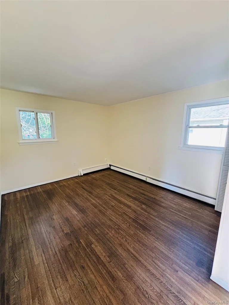 537 Lakeway Drive West Babylon NY 11704