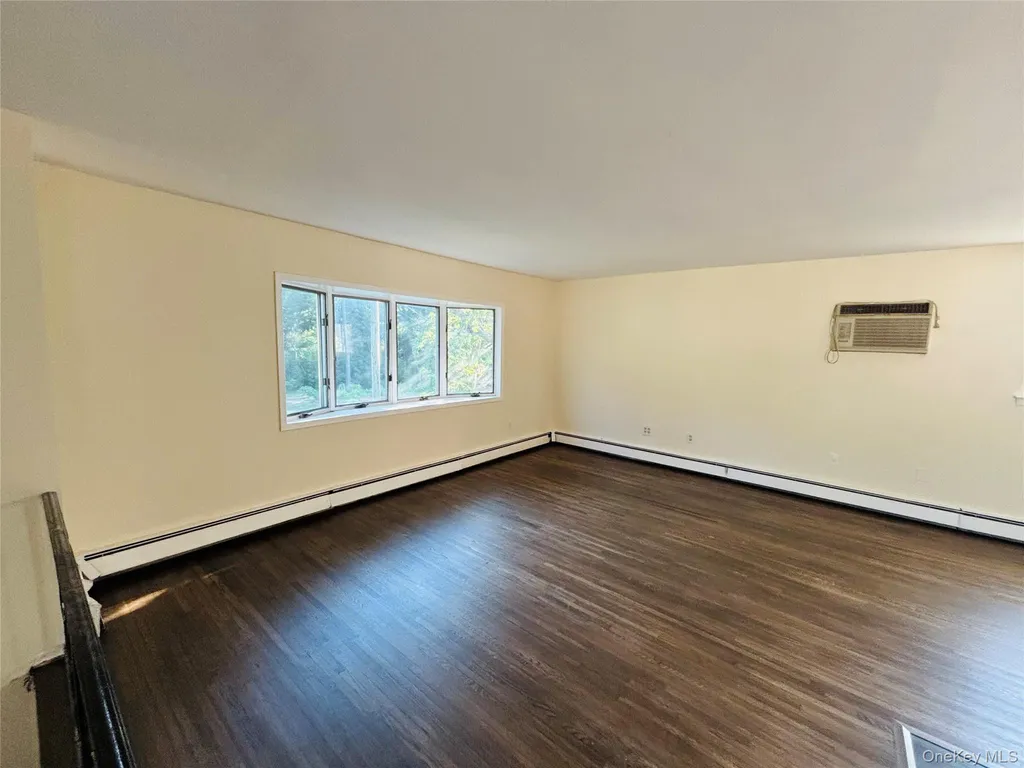 537 Lakeway Drive West Babylon NY 11704