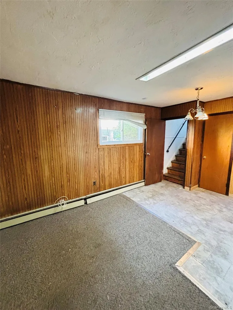 537 Lakeway Drive West Babylon NY 11704
