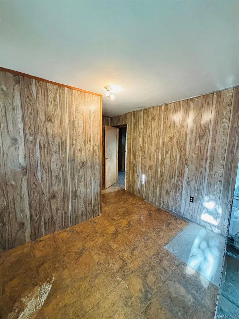 537 Lakeway Drive West Babylon NY 11704