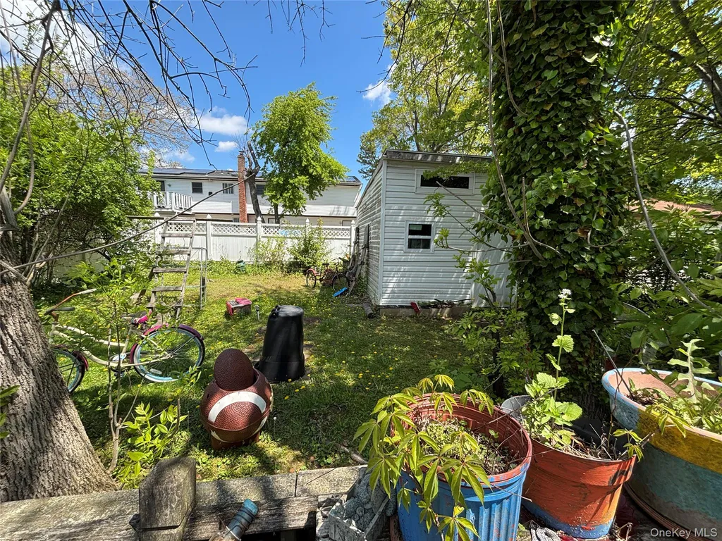 537 Lakeway Drive West Babylon NY 11704