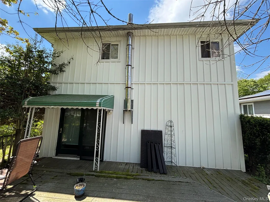 537 Lakeway Drive West Babylon NY 11704