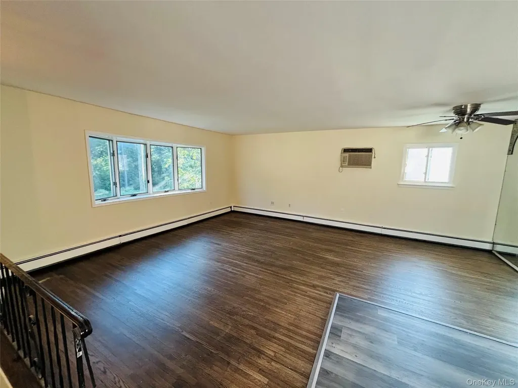 537 Lakeway Drive West Babylon NY 11704