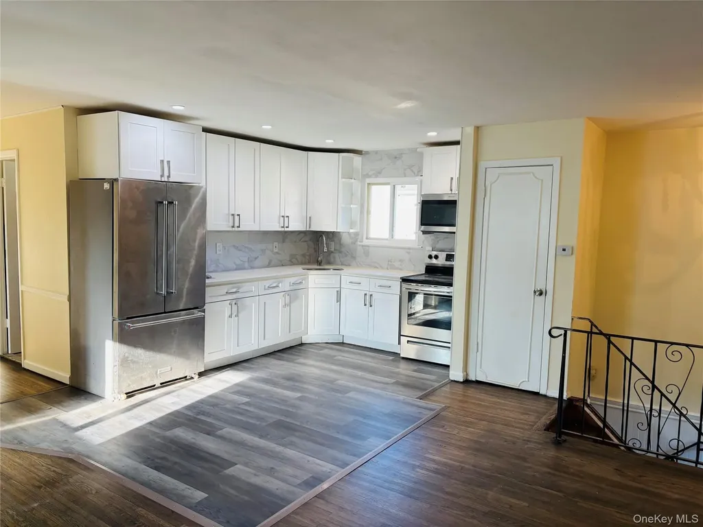 537 Lakeway Drive West Babylon NY 11704