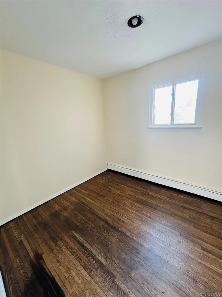 537 Lakeway Drive West Babylon NY 11704