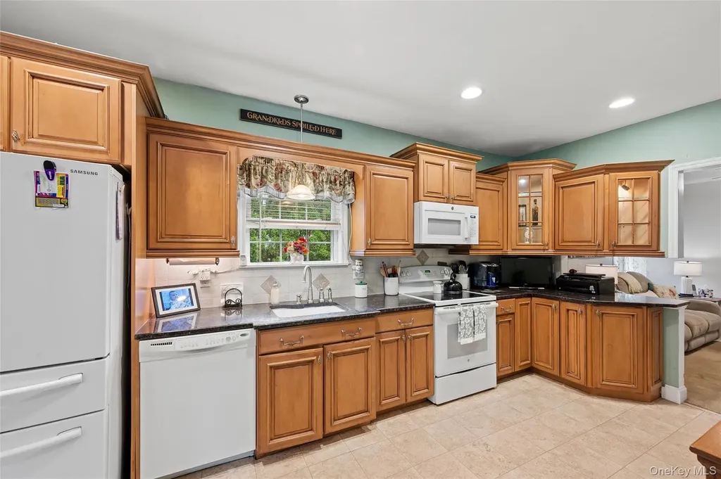 36 Champlin Street Ronkonkoma NY 11779