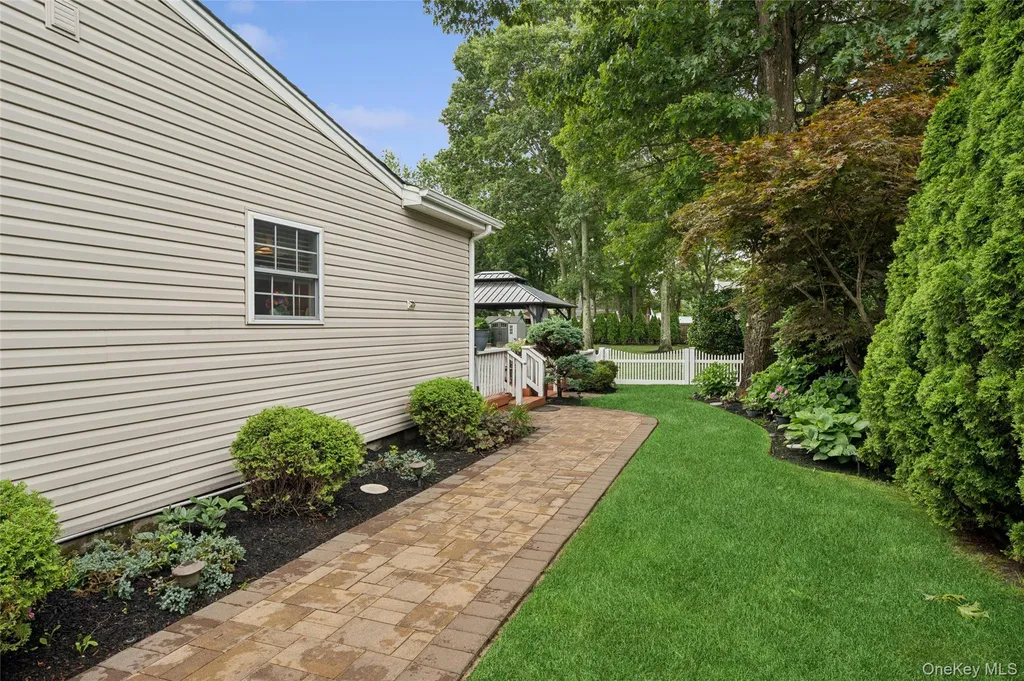 36 Champlin Street Ronkonkoma NY 11779