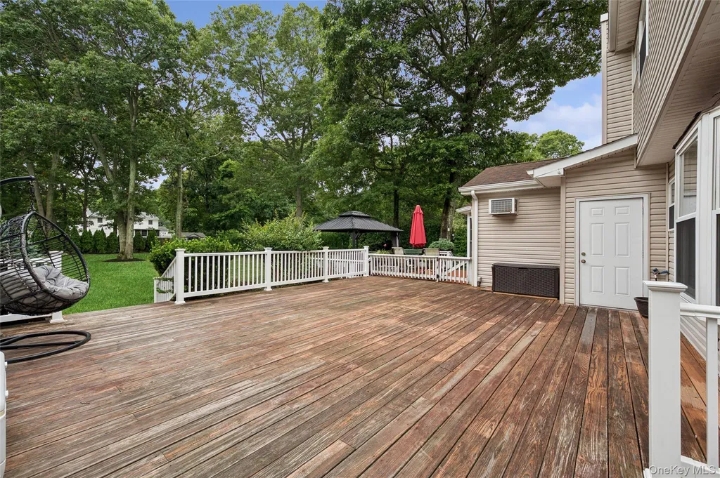 36 Champlin Street Ronkonkoma NY 11779