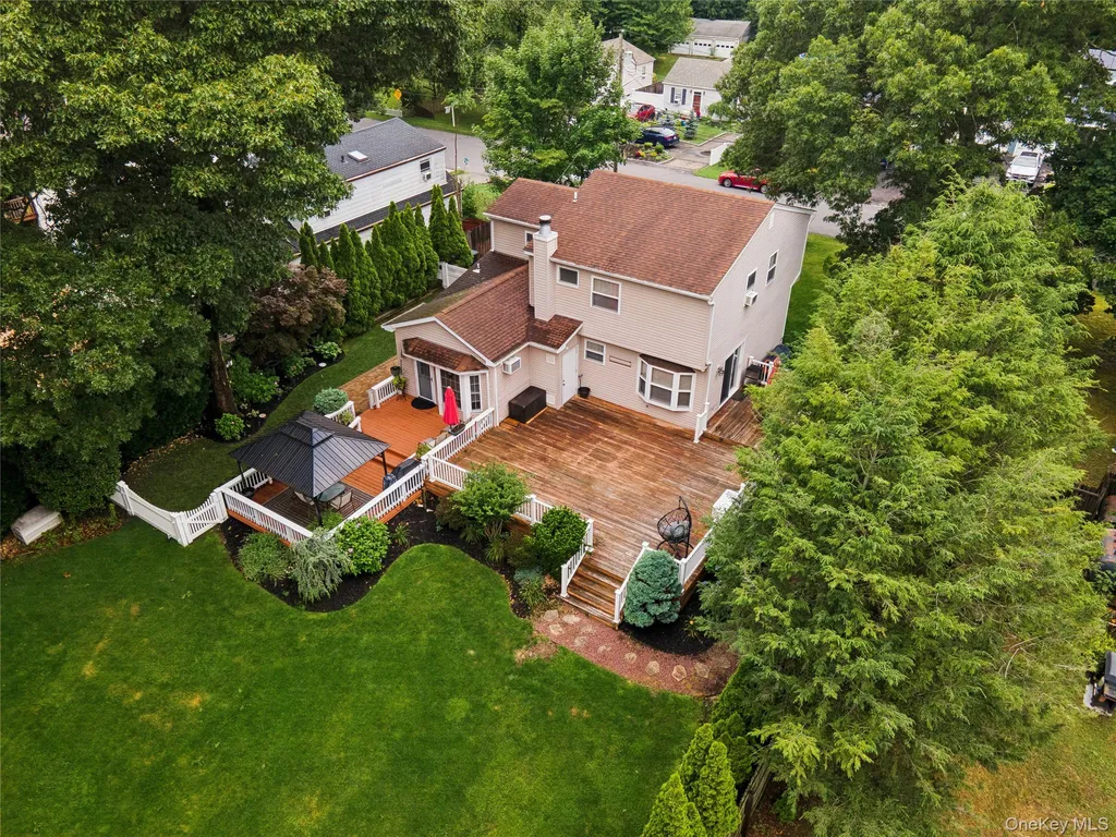36 Champlin Street Ronkonkoma NY 11779