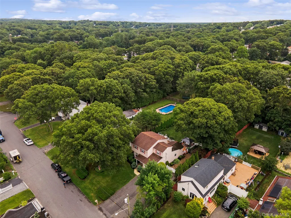 36 Champlin Street Ronkonkoma NY 11779