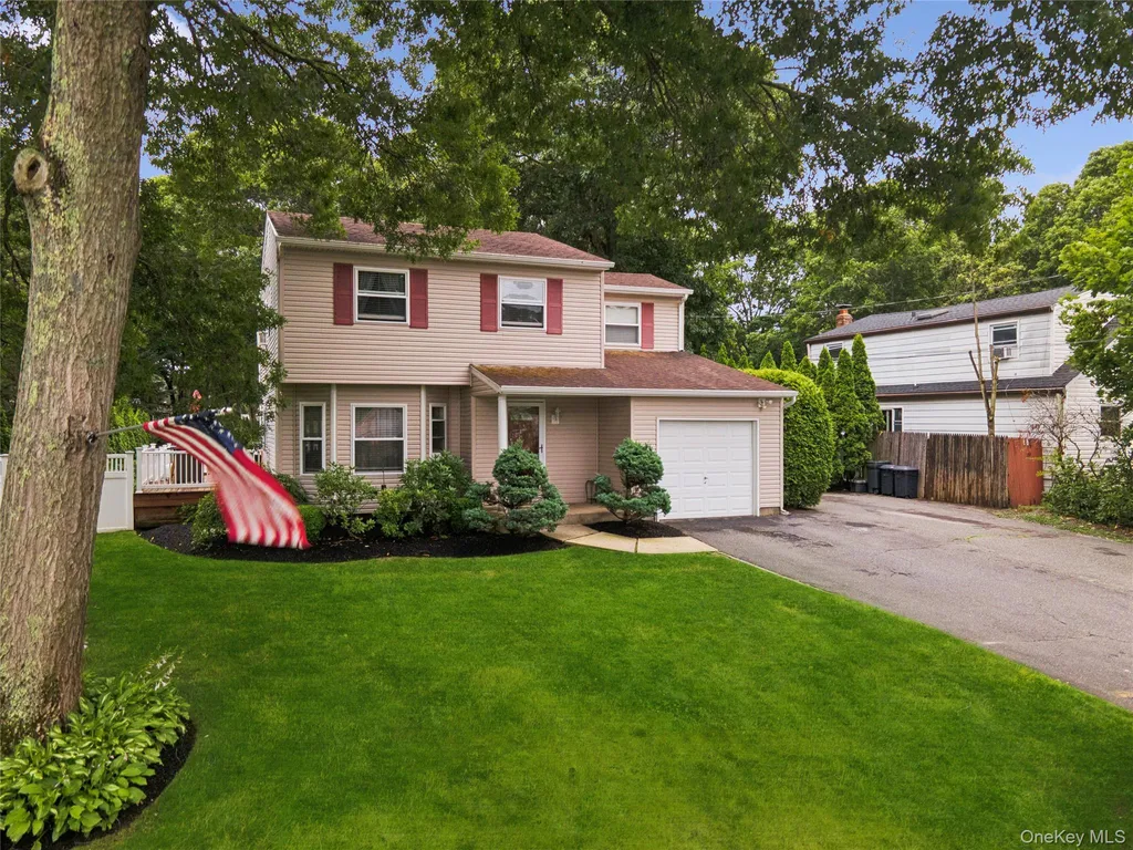 36 Champlin Street Ronkonkoma NY 11779