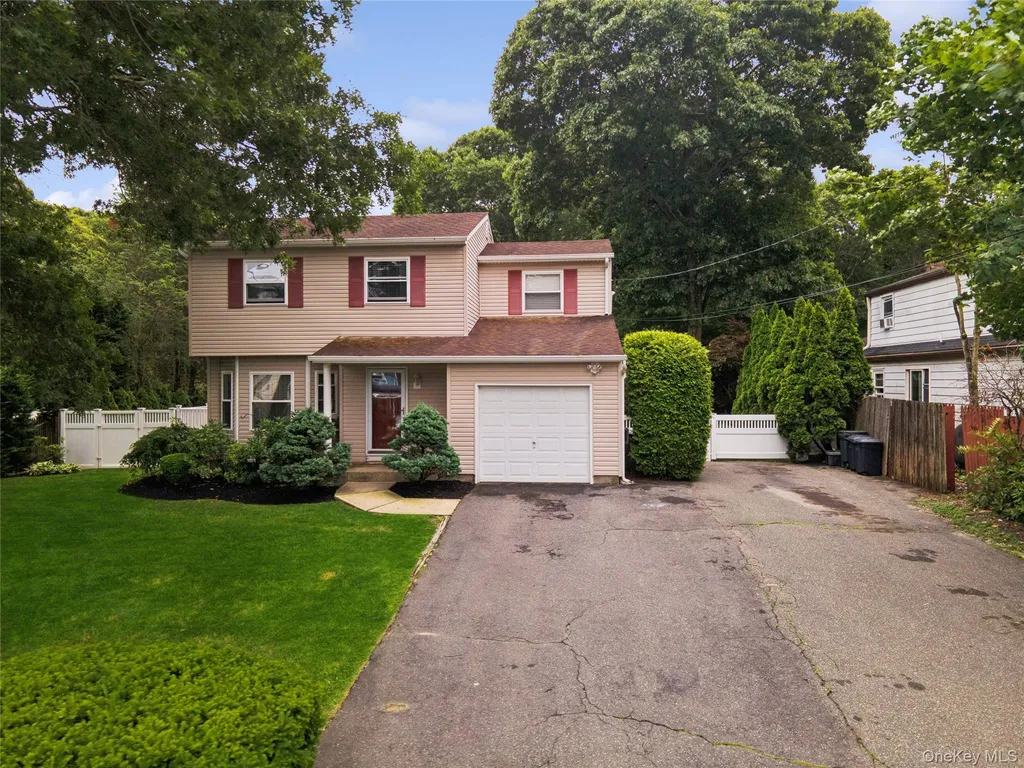 36 Champlin Street Ronkonkoma NY 11779