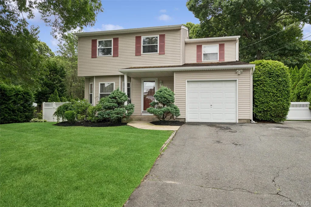 36 Champlin Street Ronkonkoma NY 11779