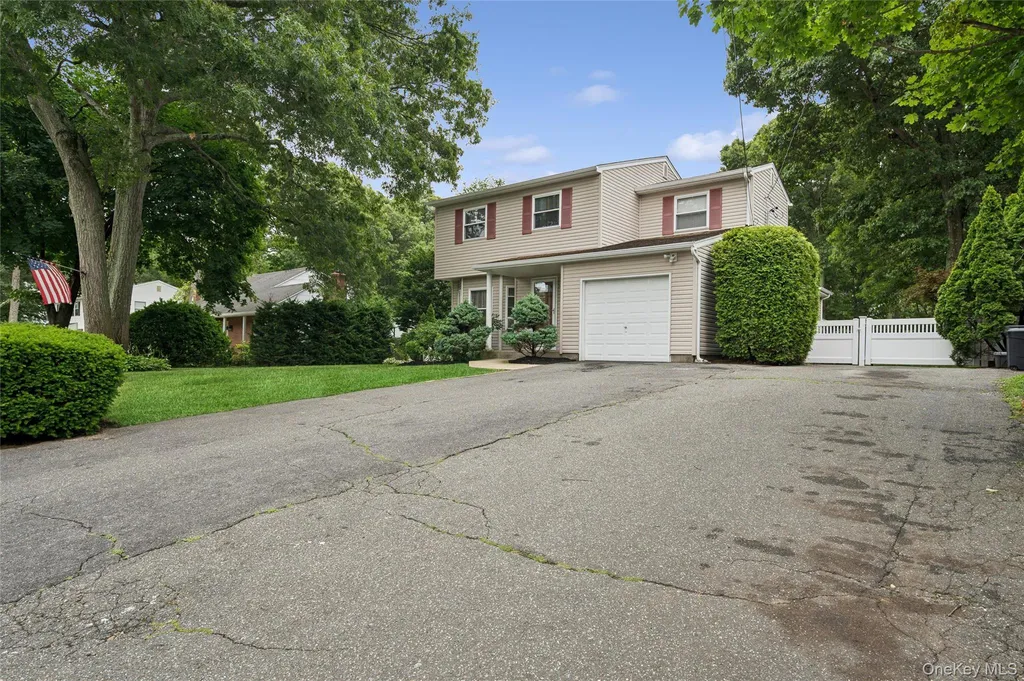 36 Champlin Street Ronkonkoma NY 11779