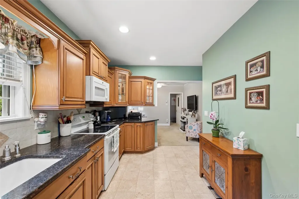 36 Champlin Street Ronkonkoma NY 11779